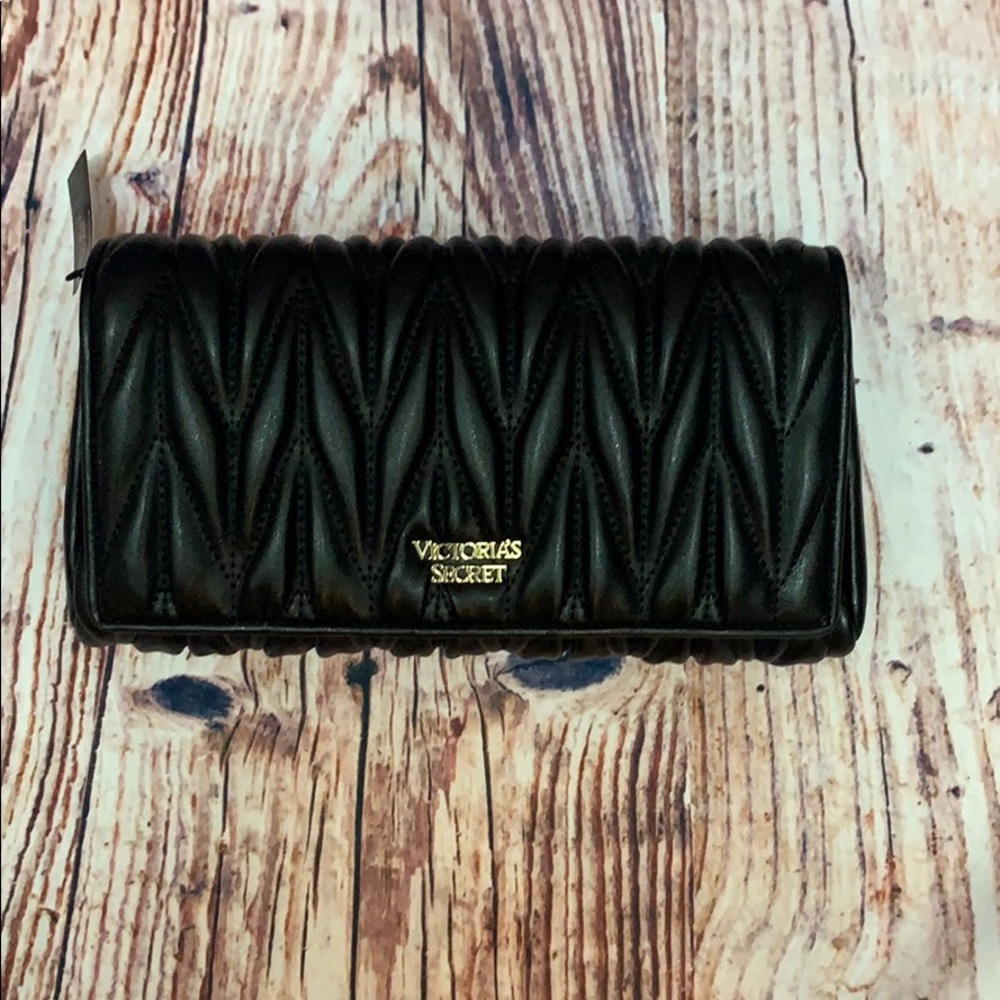 NWT VICTORIA’S SECRET Chevron quilt uptown clutch